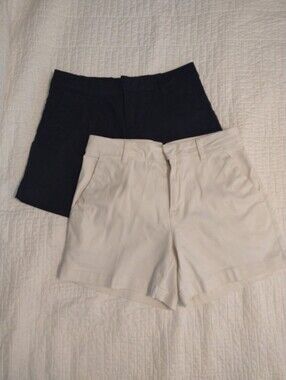 Lot of 2 Banana Republic Chino Shorts Women's 6 Black Cream Pockets 5" Inseam